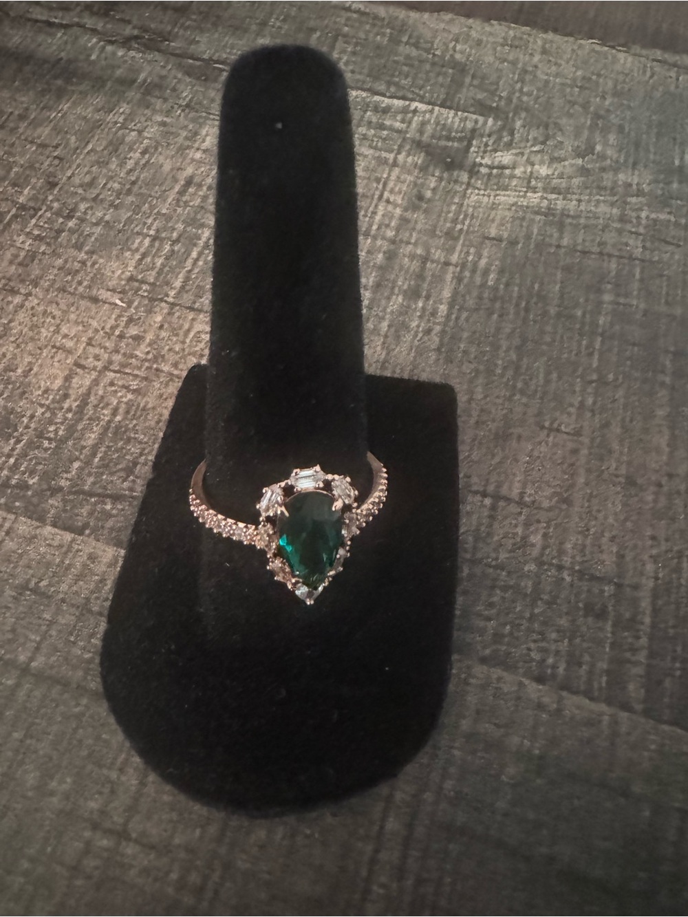 Size 7 Baguette Crystal Statement Ring - Picture 3 of 3